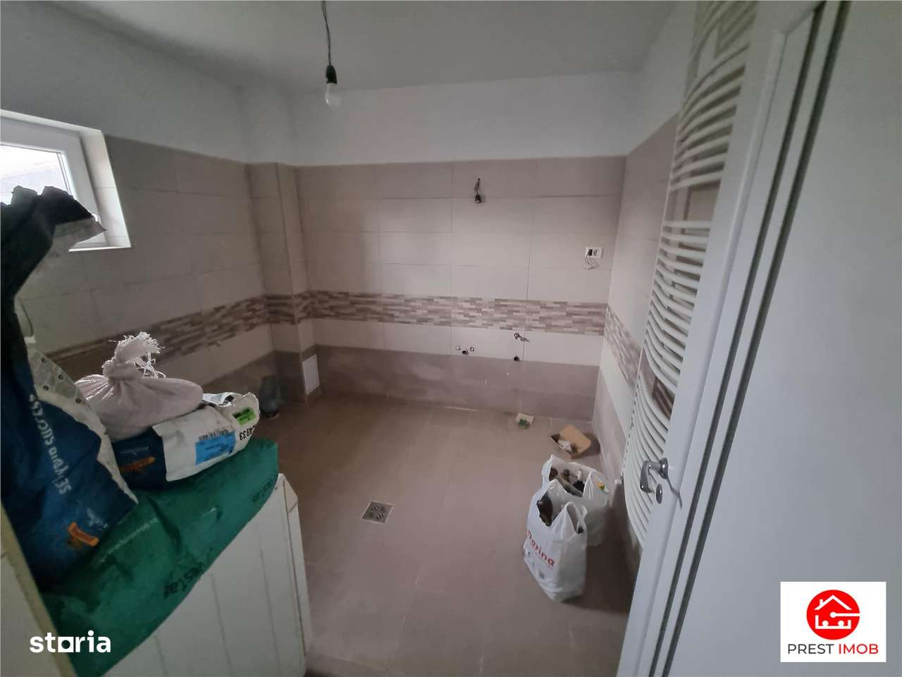 Casa independenta pe 2 nivele, 4 camere, 2 bai, debara cu 3 arii teren - Imagine principală: 3/12