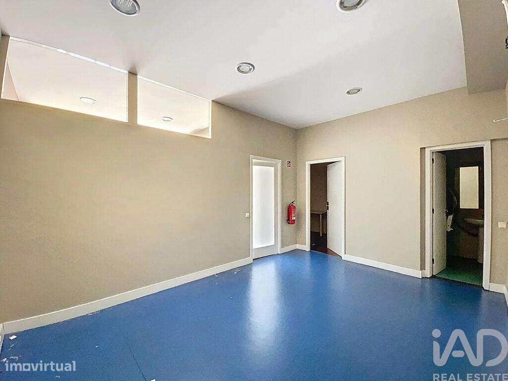 Loja / Estabelecimento Comercial em Lordelo Do Ouro E Massarelos de 13 - Grande imagem: 2/20