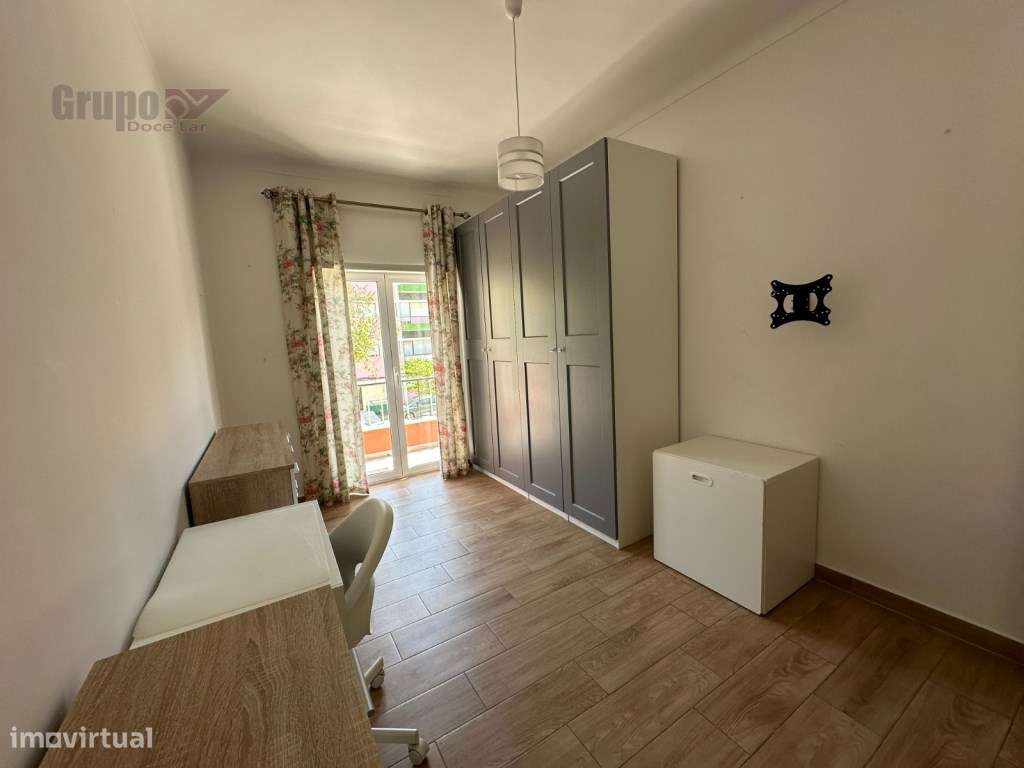 Excelente Apartamento T4 no Barreiro - Conforto e Modernidade-19
