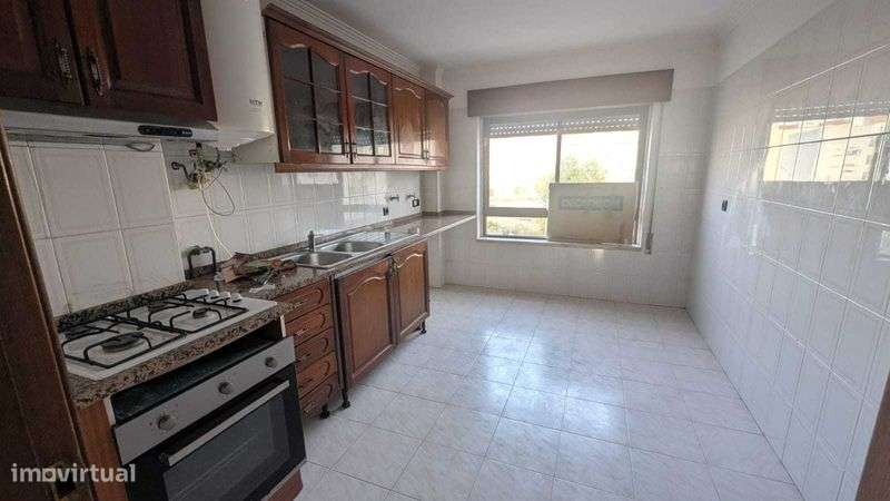 T2 com Arrecadação no Carregado – Excelente Localização - Grande imagem: 5/12