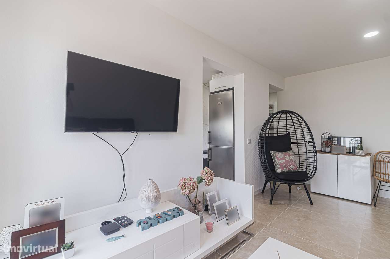 Apartamento T2 + 1 totalmente remodelado, Corroios prédio com elevador-3