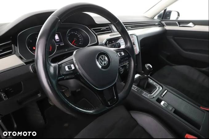 Volkswagen Passat Variant 2.0 TDI SCR BlueMotion Highline - 16