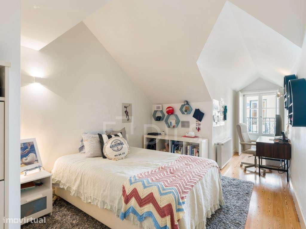 Apartamento T3 duplex com vista rio e garagem privativa, na Estrela...-8