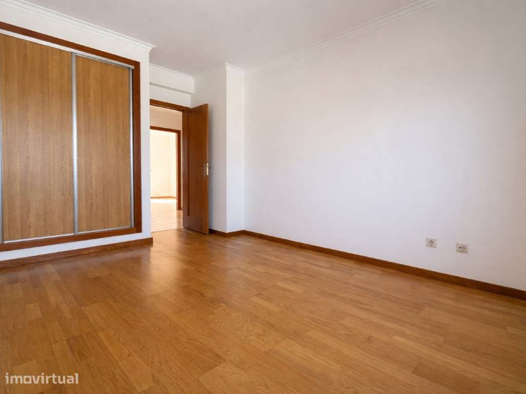 T3 com Varanda, Arrecadação e 2 Lugares de Garagem-19