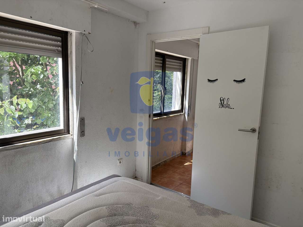 Atelier / Estúdio transformado em T1 no centro da Agualva-13
