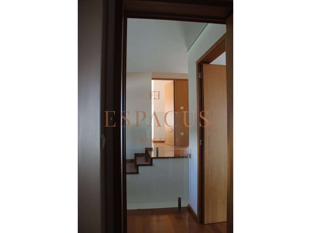 Moradia V4 com Vista Mar - Um Refúgio de Conforto e Elegância-21