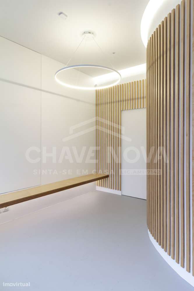 Loja Totalmente Equipada para Clínica ou Estética no Porto - Grande imagem: 3/19