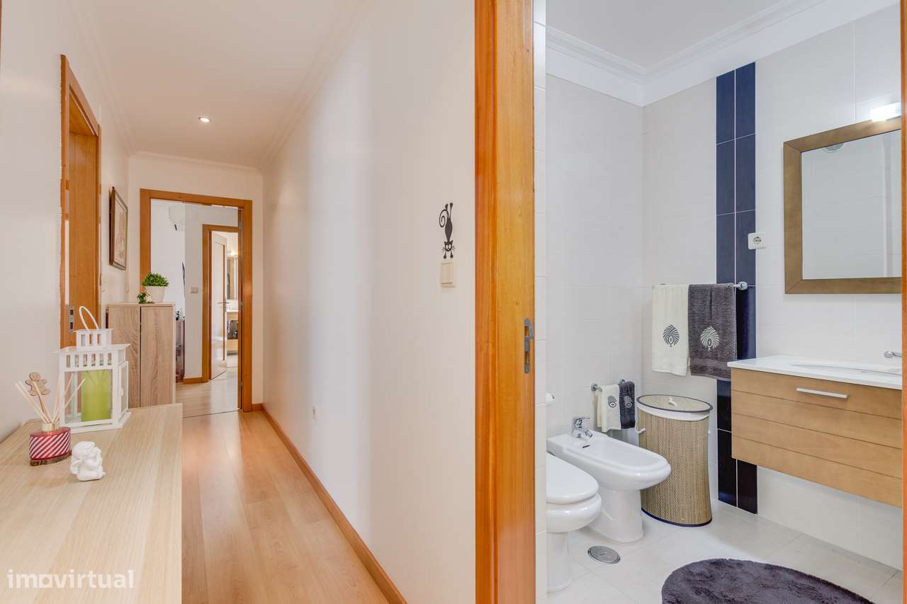 APARTAMENTO T2 | SUÍTE | LUGAR DE ESTACIONAMENTO | VIALONGA-17