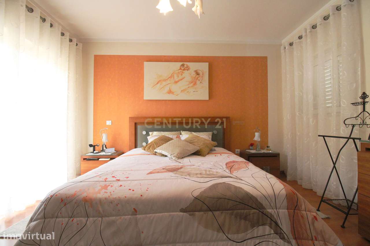 Moradia V3+2 de Luxo com Garagem, Sótão Aproveitado e Domótica Alexa n-17