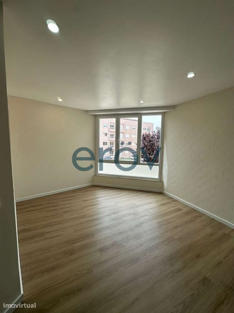 Apartamento T1+1 Totalmente Renovado a Poucos Passos do Mar | Caxinas,-6