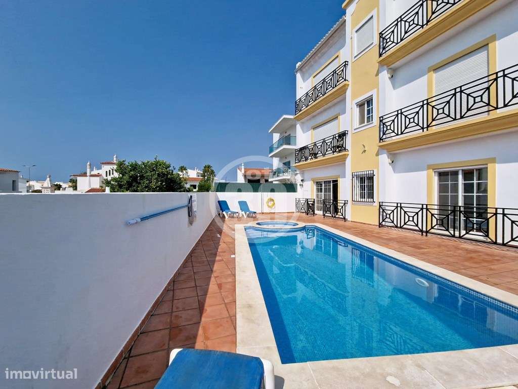 Apartamento T1+1 Renovado no Centro de Albufeira | Condomínio Priva...
