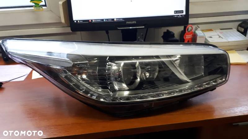 KIA CEED II LAMPA PRAWY PRZÓD LED 92102-A2220 USZKODZONA - 1