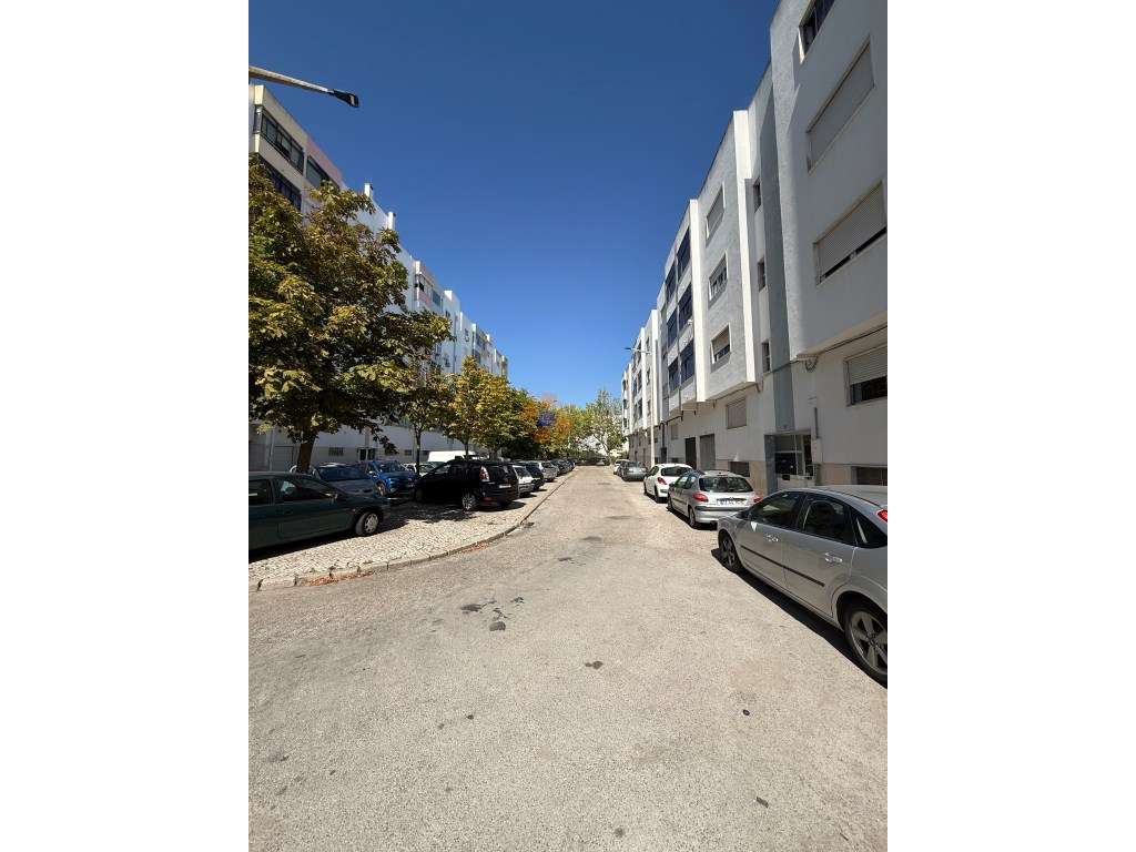 T1 com Áreas de T2 | Remodelado | Varanda | Centro do Feijó-19