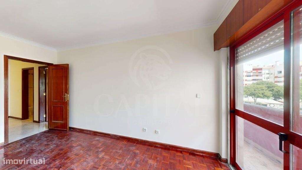 T2 espaçoso com varanda e garagem-13