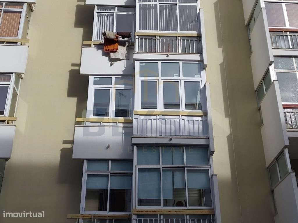 Apartamento T2 Totalmente Remodelado a poucos minutos das Praias da... - Grande imagem: 2/23