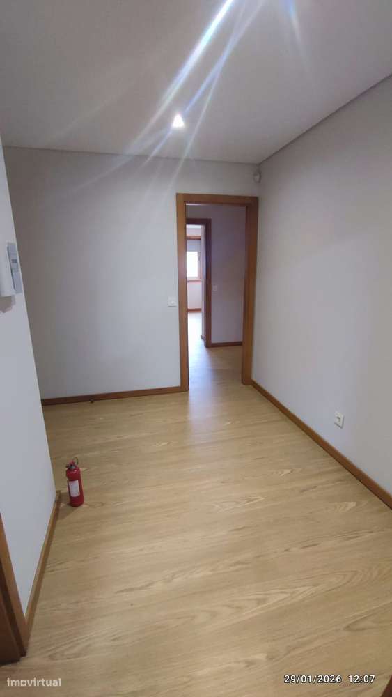 T3 - C/Novo -  Próx. do Colégio Int. Júlio Dinis-C/Varanda e Garagem-14