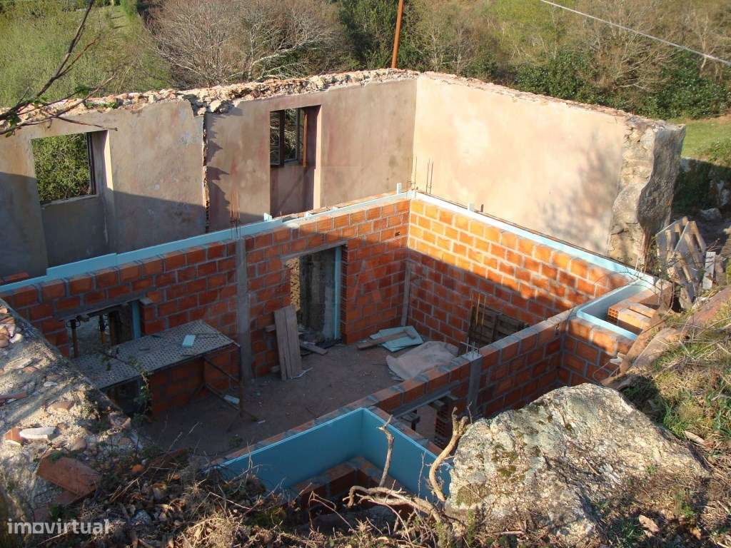 Casa em fase de restauro, em Vascões - Grande imagem: 4/8