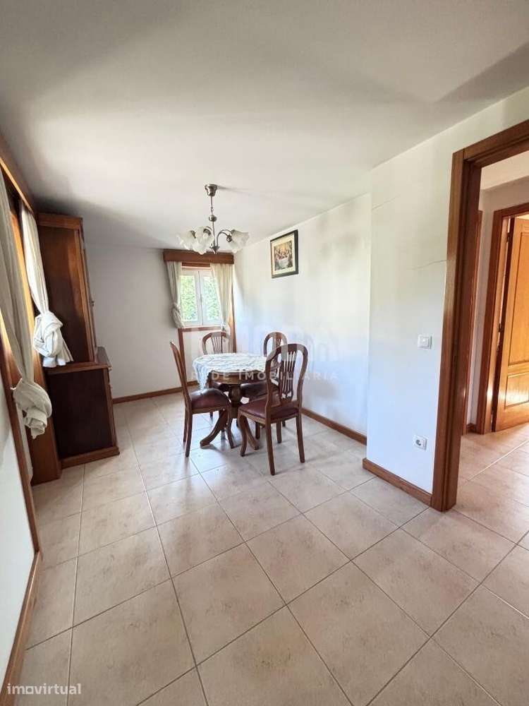 Moradia de 2 Pisos – Excelente Oportunidade em Romariz, Santa Maria da-13
