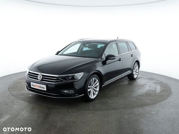 Volkswagen Passat - 1