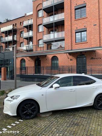 Lexus IS 300h F SPORT - 8