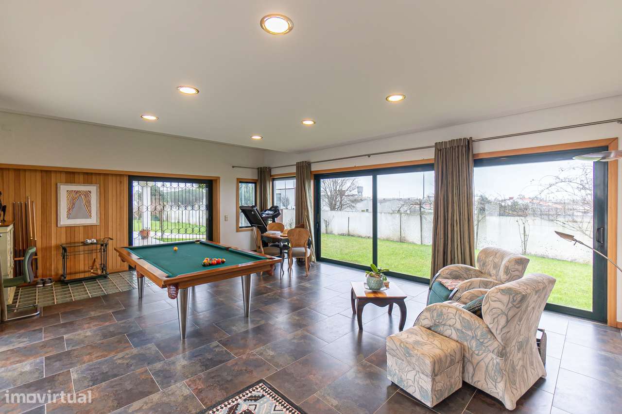 Moradia T3+1 Renovada com Vista Mar em Esmoriz - Grande imagem: 2/34