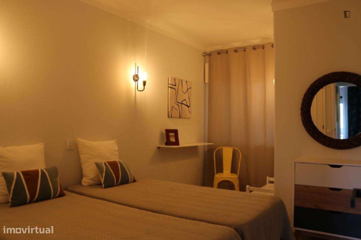 Apartamento com 2 quartos - localizado em Lagoa - Grande imagem: 2/3