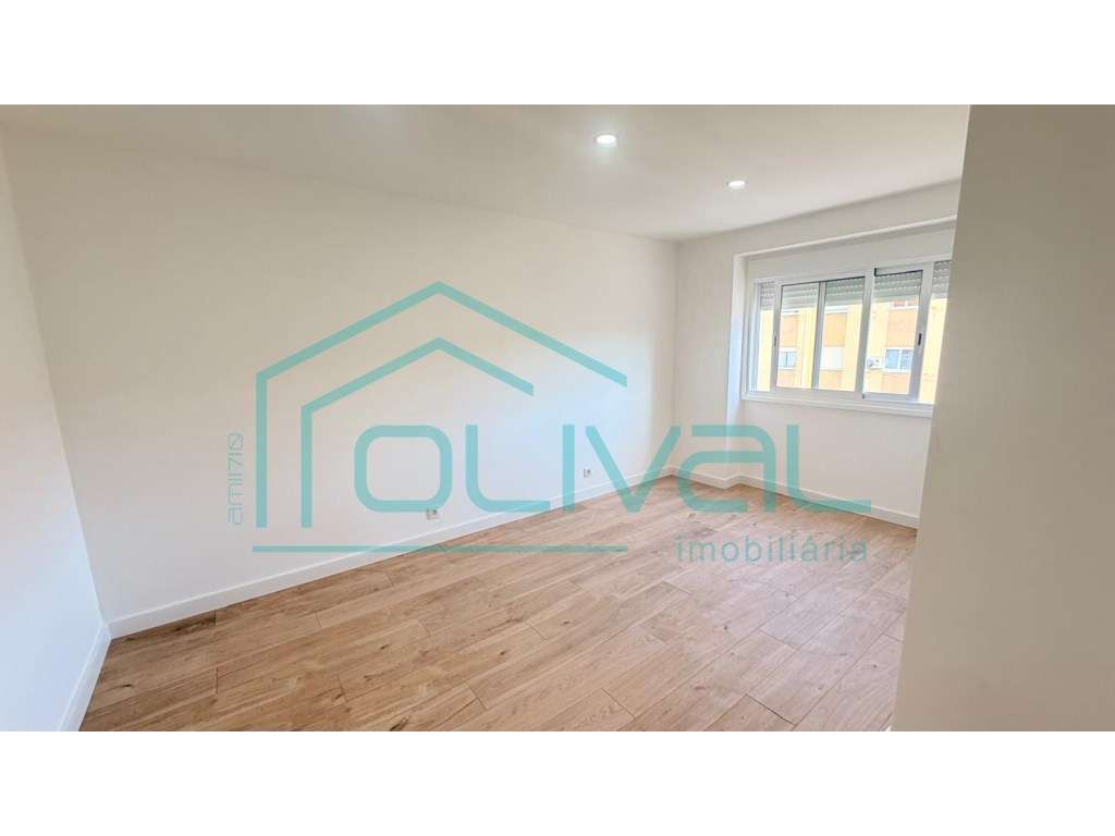 Centro de ALverca T2+1 +Terraço Remodelado-10