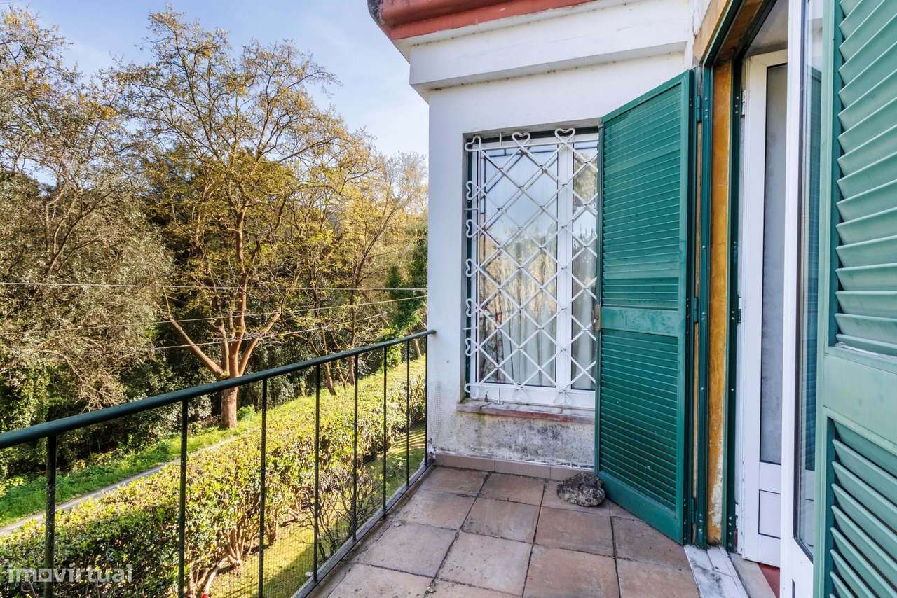 Moradia T6 c/ Terreno de 1600m2 c/ Piscina, Garagem e Anexos em Colare-47