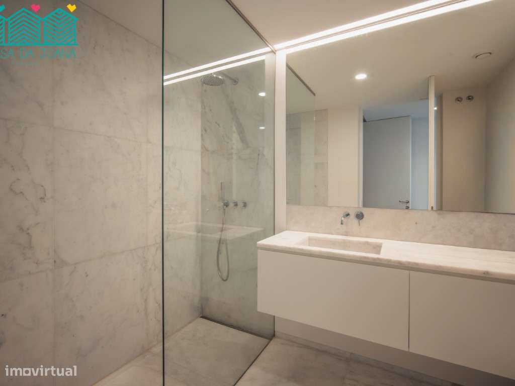 Apartamento T4 com Lugares de Garagem no Centro de Lisboa-33