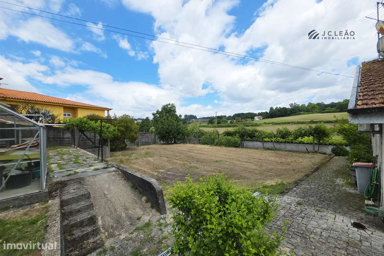 Quinta T4 com 3.670 m² de Terreno em Bitarães, Paredes-44