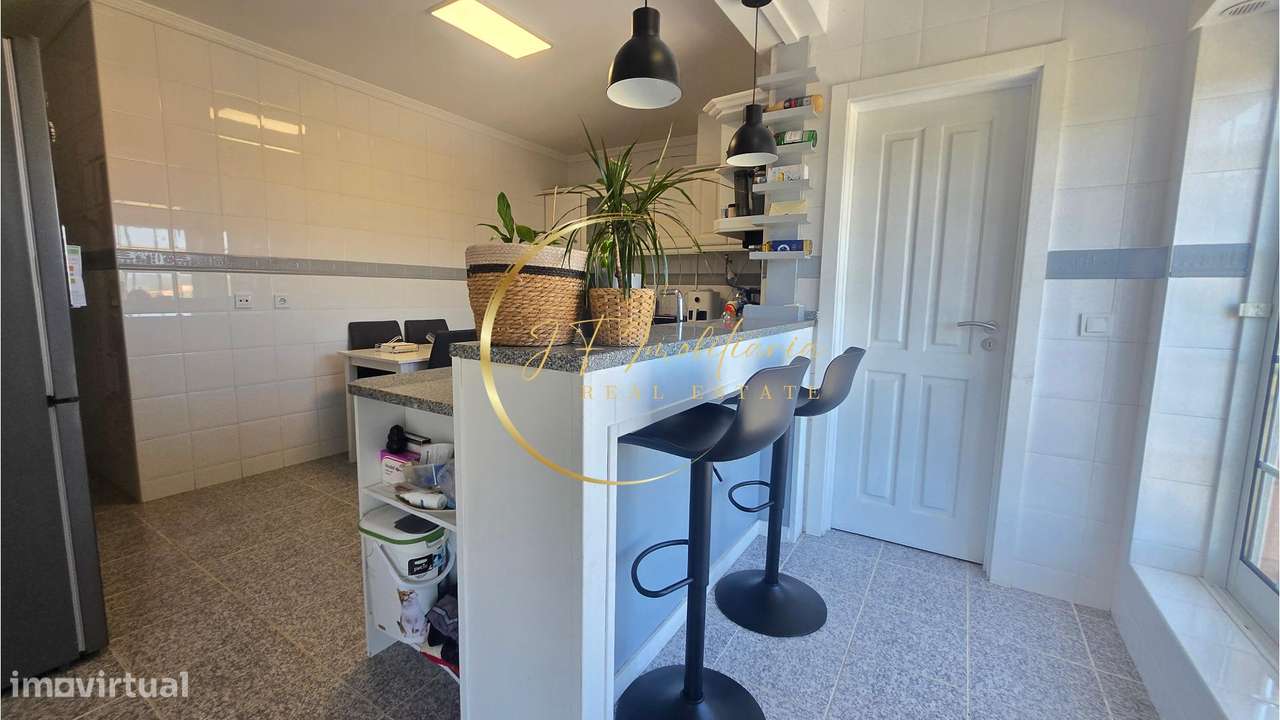 Apartamento T2 em Azurva com garagem-6