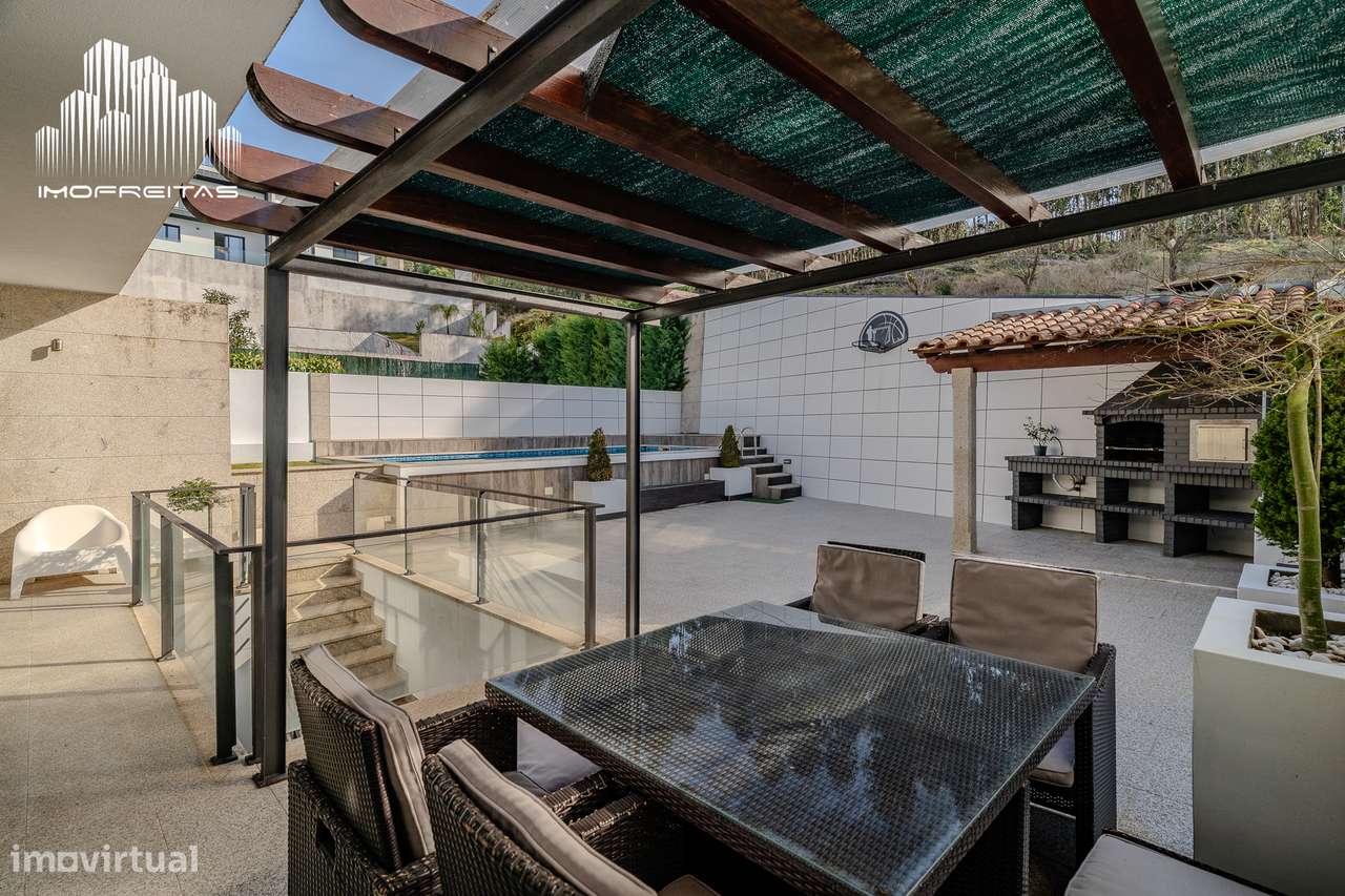 Moradia T4 de Luxo com Piscina numa das Melhores Zonas de Braga!-8