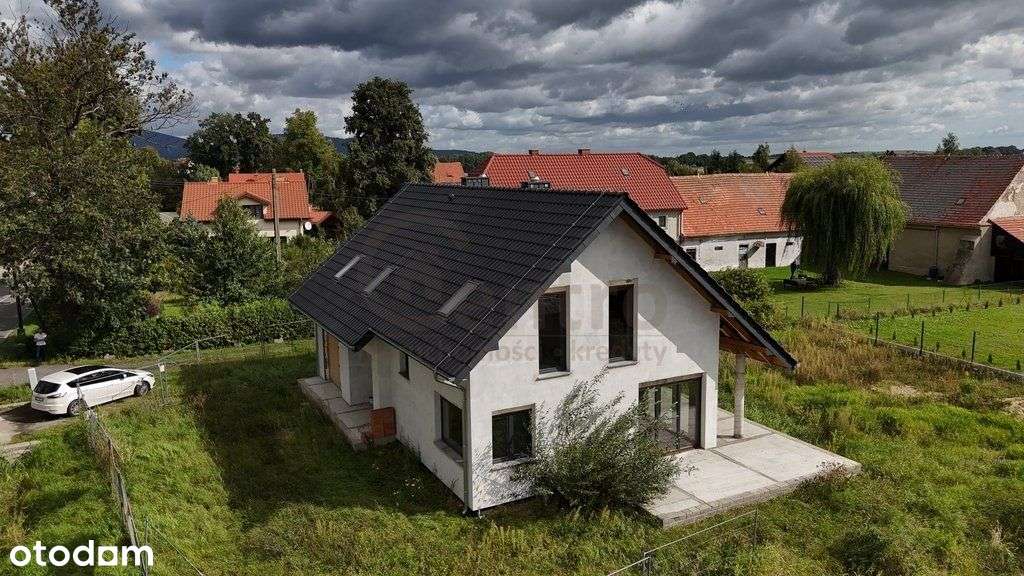 Nowy, wolnostojący dom w trakcie budowy!-4