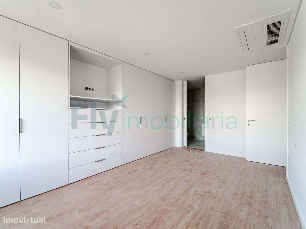 Apartamento T3 com Excelentes Áreas em Zona Central de Lousada-33