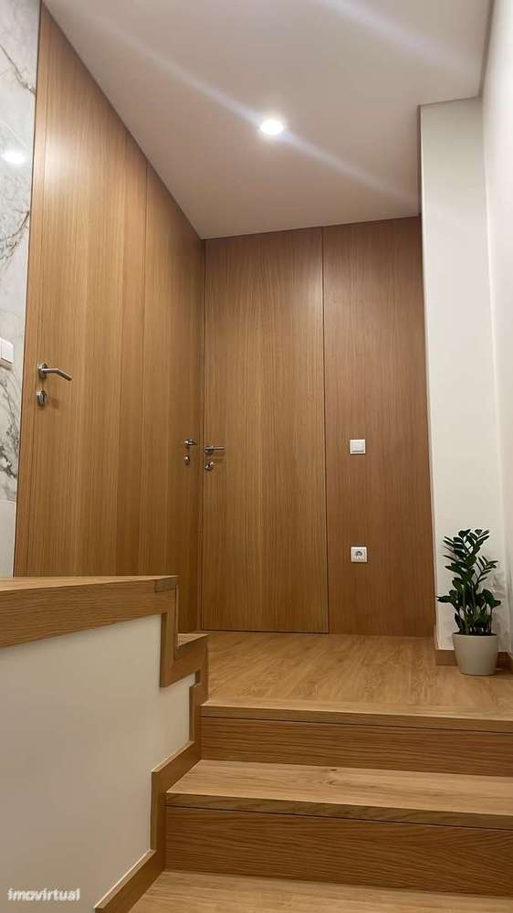 T2+1 Duplex Renovado com Vista Mar de Luxo –  1ª Linha de Mar - Grande imagem: 5/16