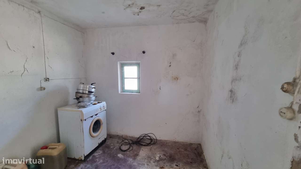 2 Moradias para remodelar com logradouro - Carvalhal Benfeito-28