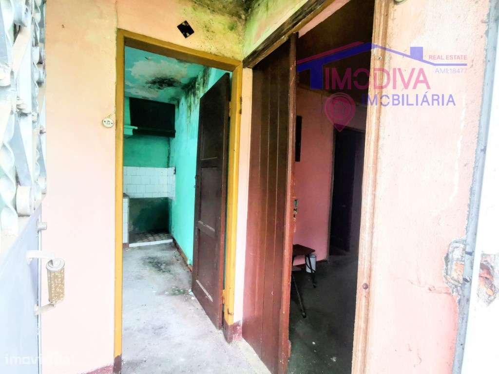 Moradia T2 com logradouro próximo de Castanheira de Pera - Grande imagem: 4/14