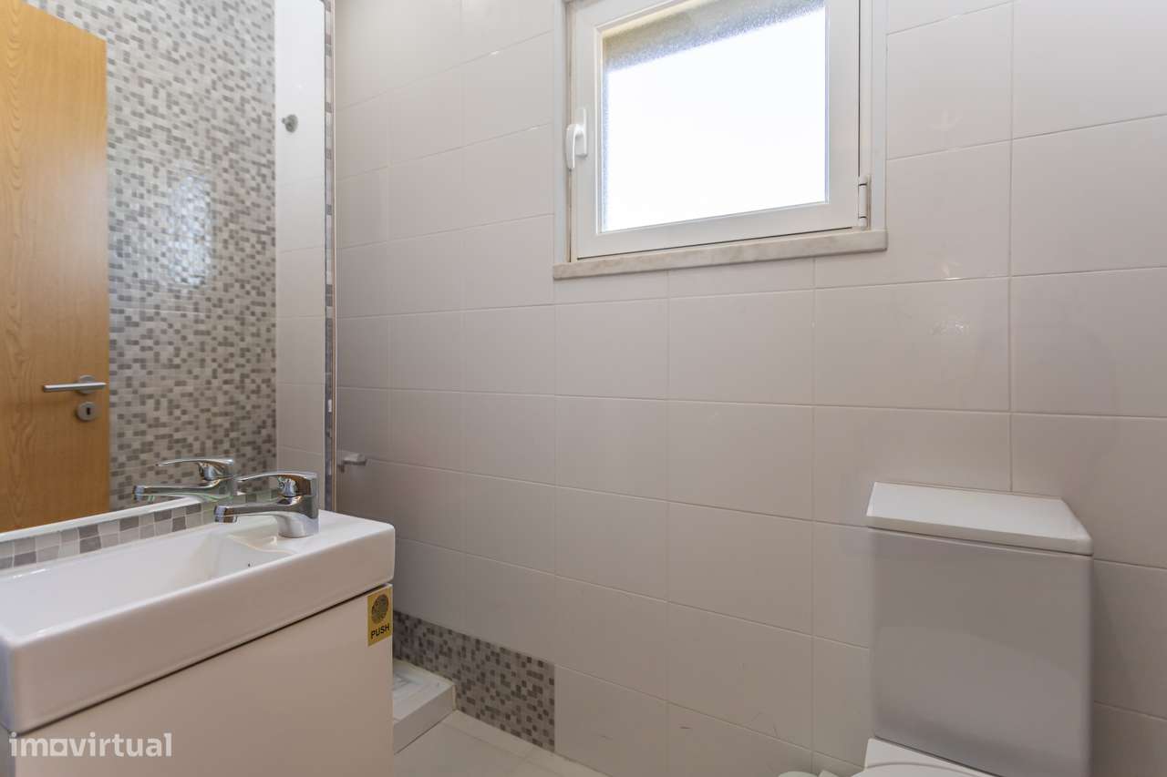 Andar de moradia T3 com terraço e cave muito espaçosa-21