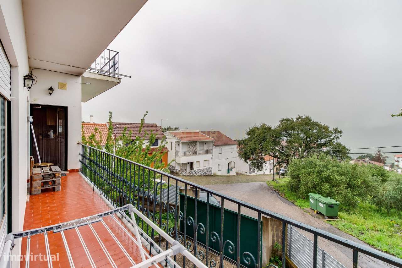 Prédio com 2 apartamentos+garagem+terreno-34