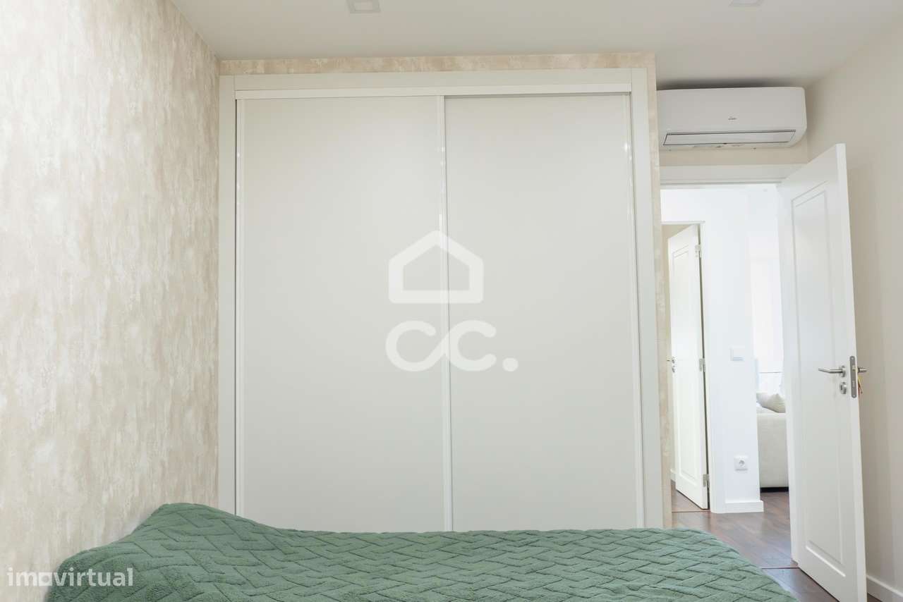 Apartamento T2  Renovado Alfornelos/ Metro-17