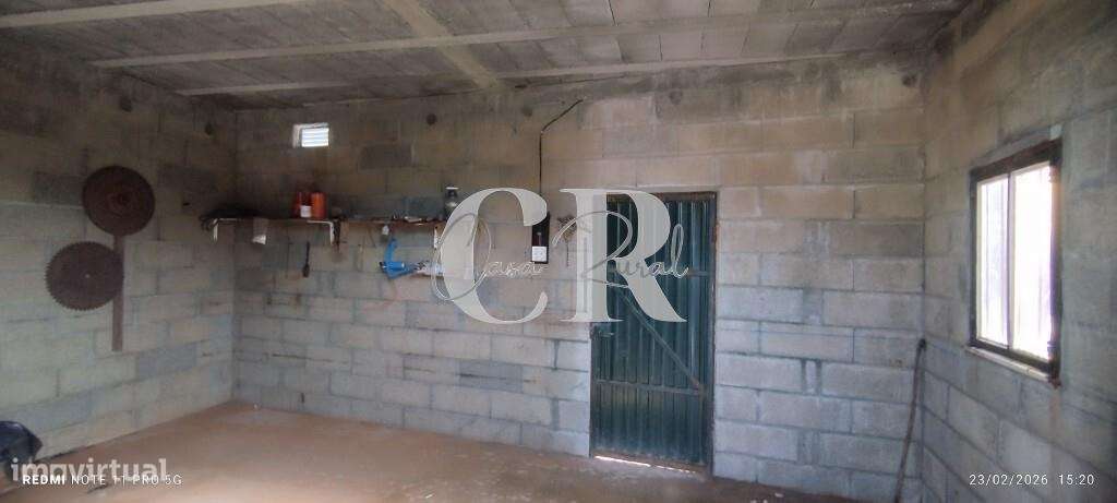 Moradia T3 com vários anexos, terreno e poço-48