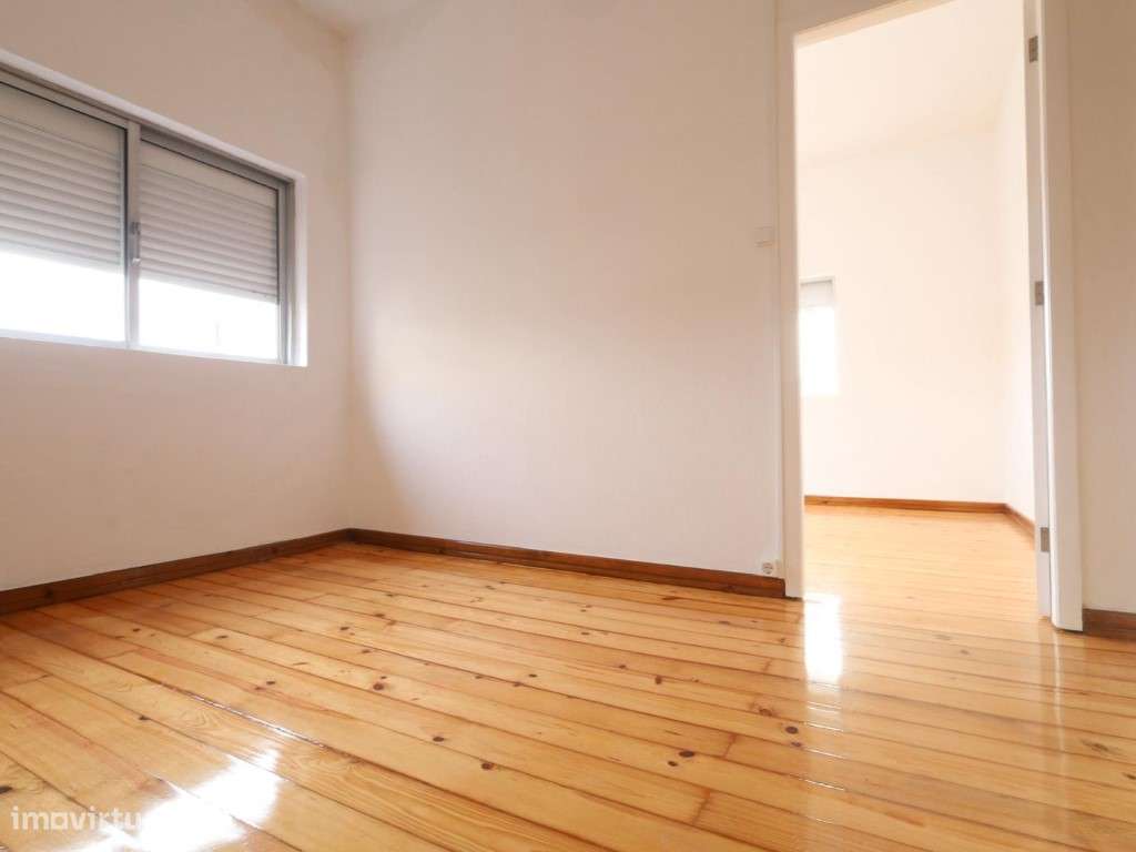 Moradia com 3 habitações independentes-11