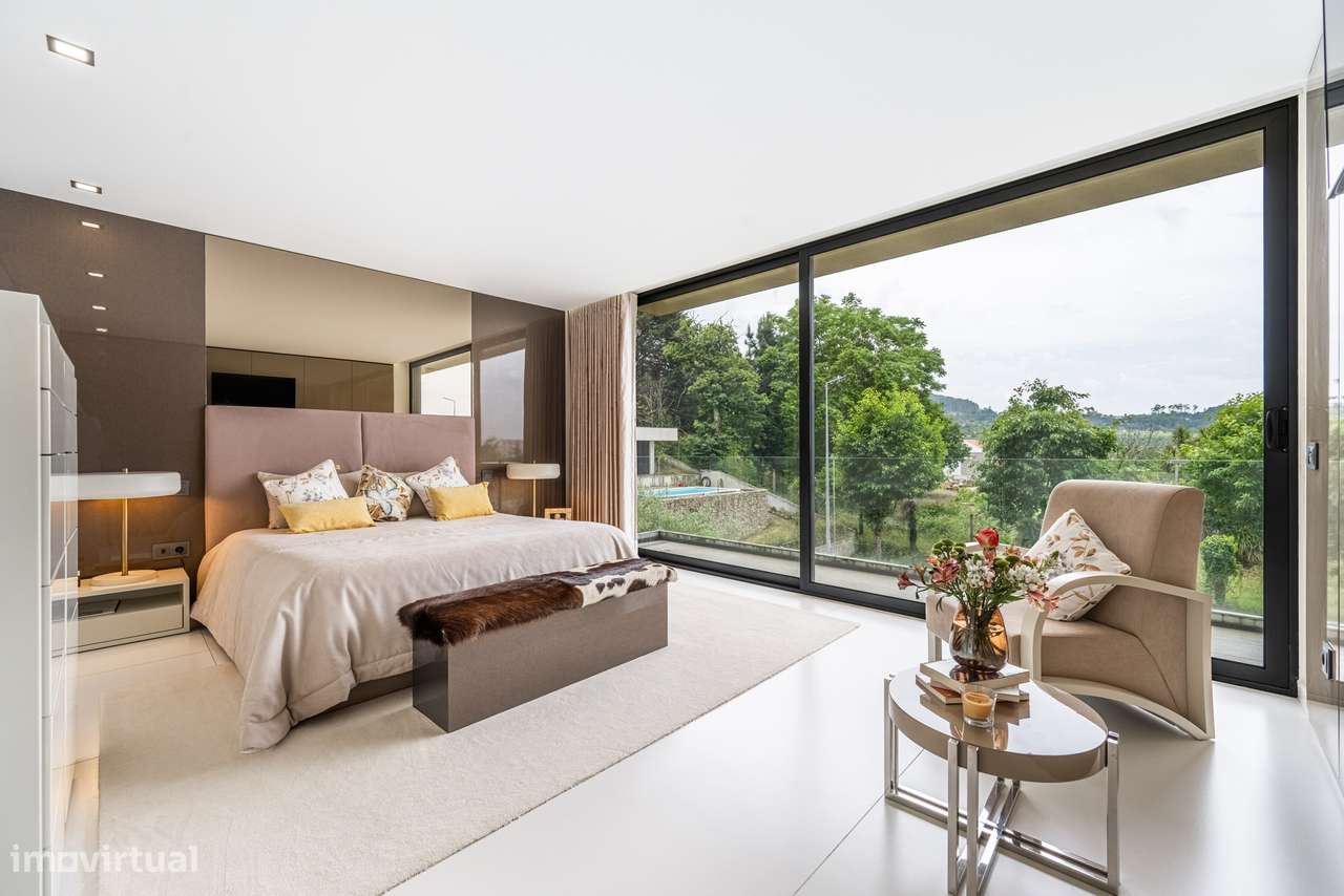 Moradia T4 com Rooftop Panorâmico e Piscina Privativa em GUIMARÃES-27