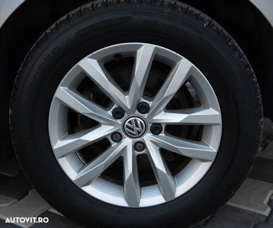 Volkswagen Passat 2.0 TDI Comfortline - 11