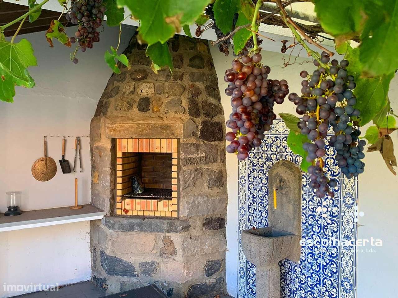 Villa de luxo com piscina coberta e vista para o mar-48