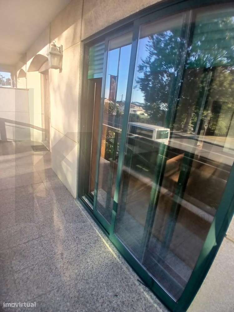 Moradia T4 em zona privilegiada de transportes em Matosinhos - Grande imagem: 5/34