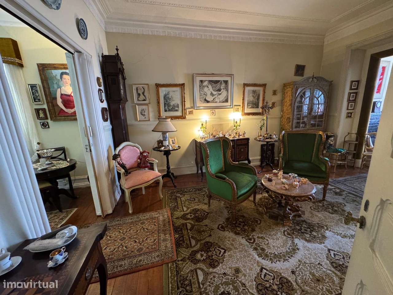 Charmoso Apartamento Familiar de Época com Excelente Potencial-10