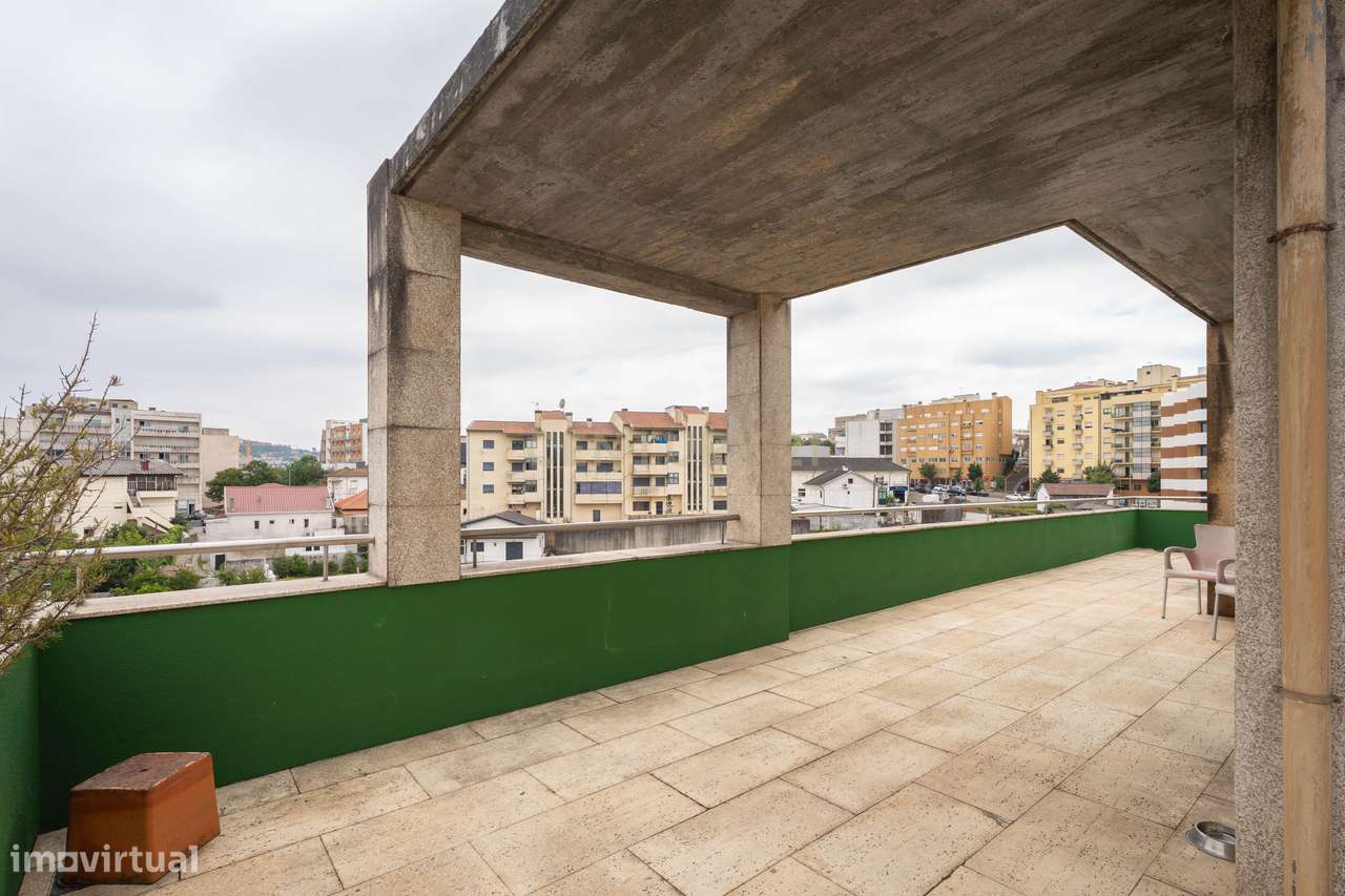 Penthouse Exclusiva T5 – Luxo, Conforto e Espaço em Pleno Coração da C - Grande imagem: 4/35