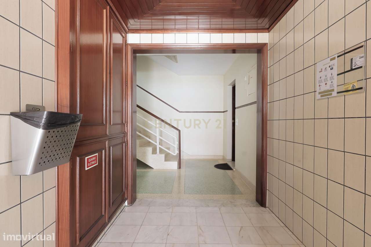 Apartamento T3 em Aguas Santas com Suite e garagem-19