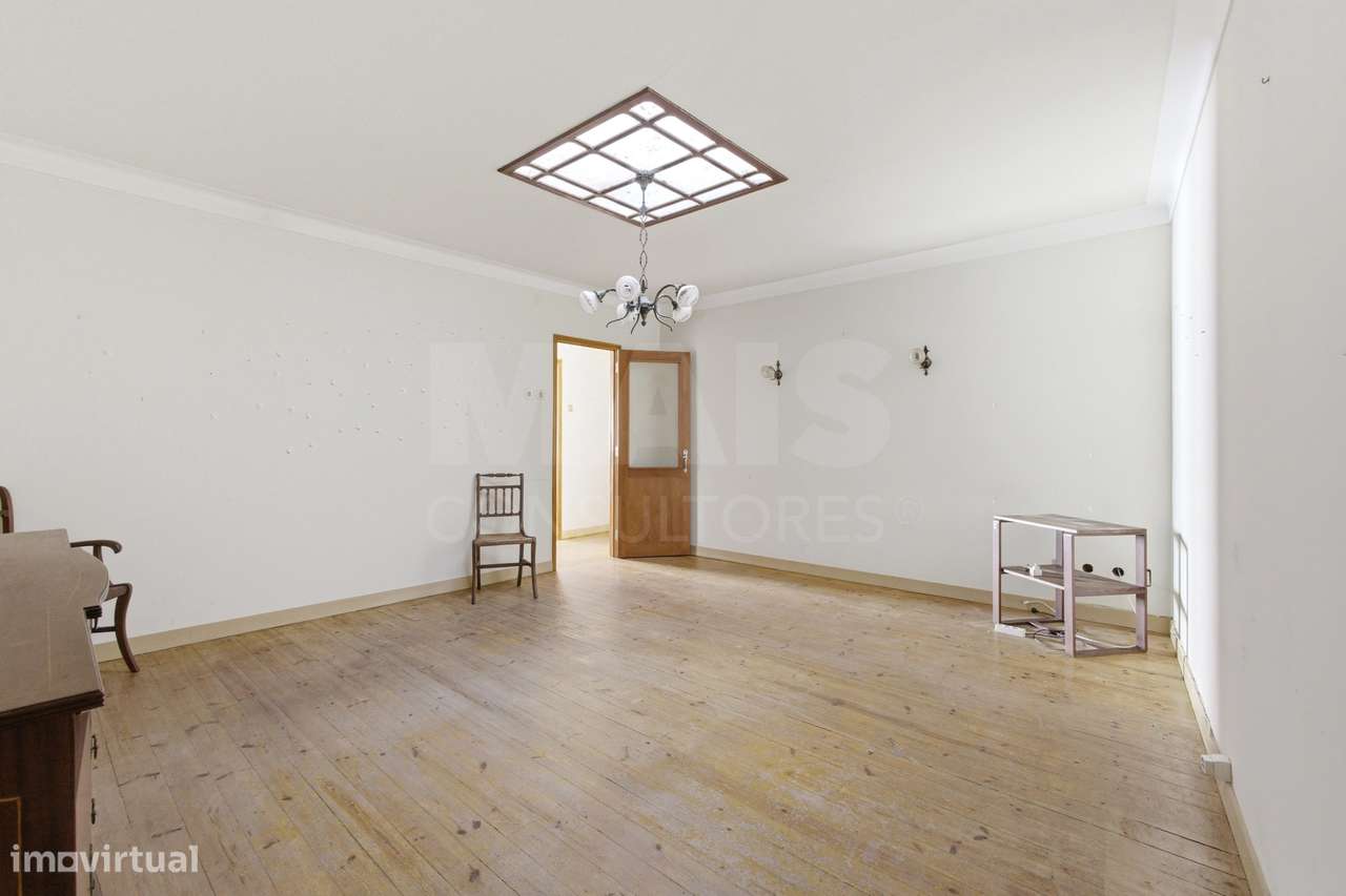 Dois prédios com 5 frações no centro de Peniche - Grande imagem: 3/38